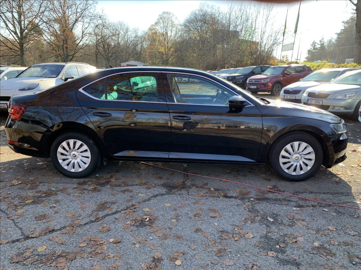 Škoda Superb Sedan / Limuzína 1,5 l 110 kw