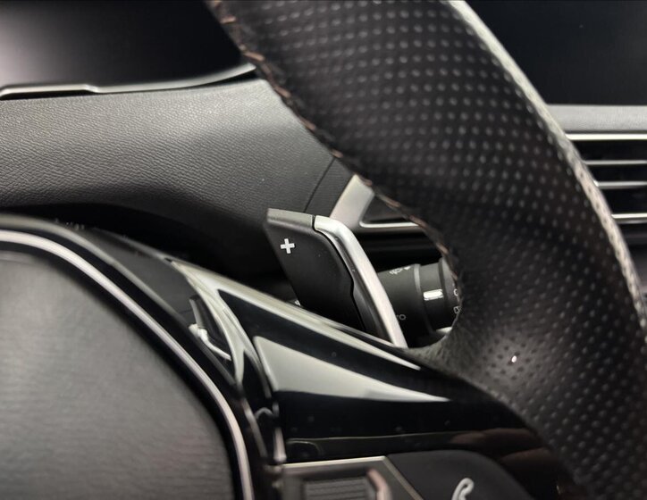 Peugeot 5008 SUV 2,0 l 133 kw