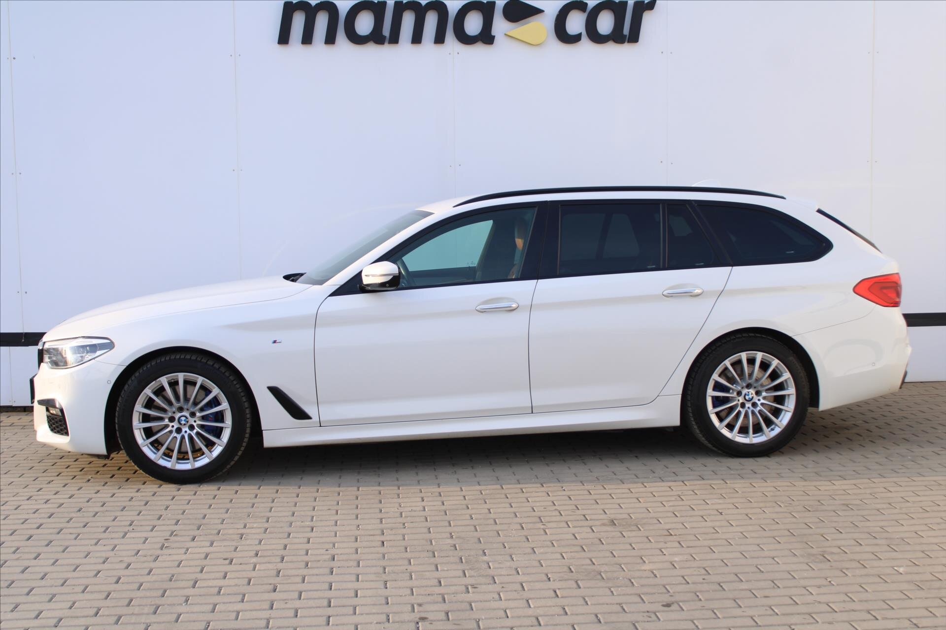BMW Řada 5 Kombi 3,0 l 195 kw