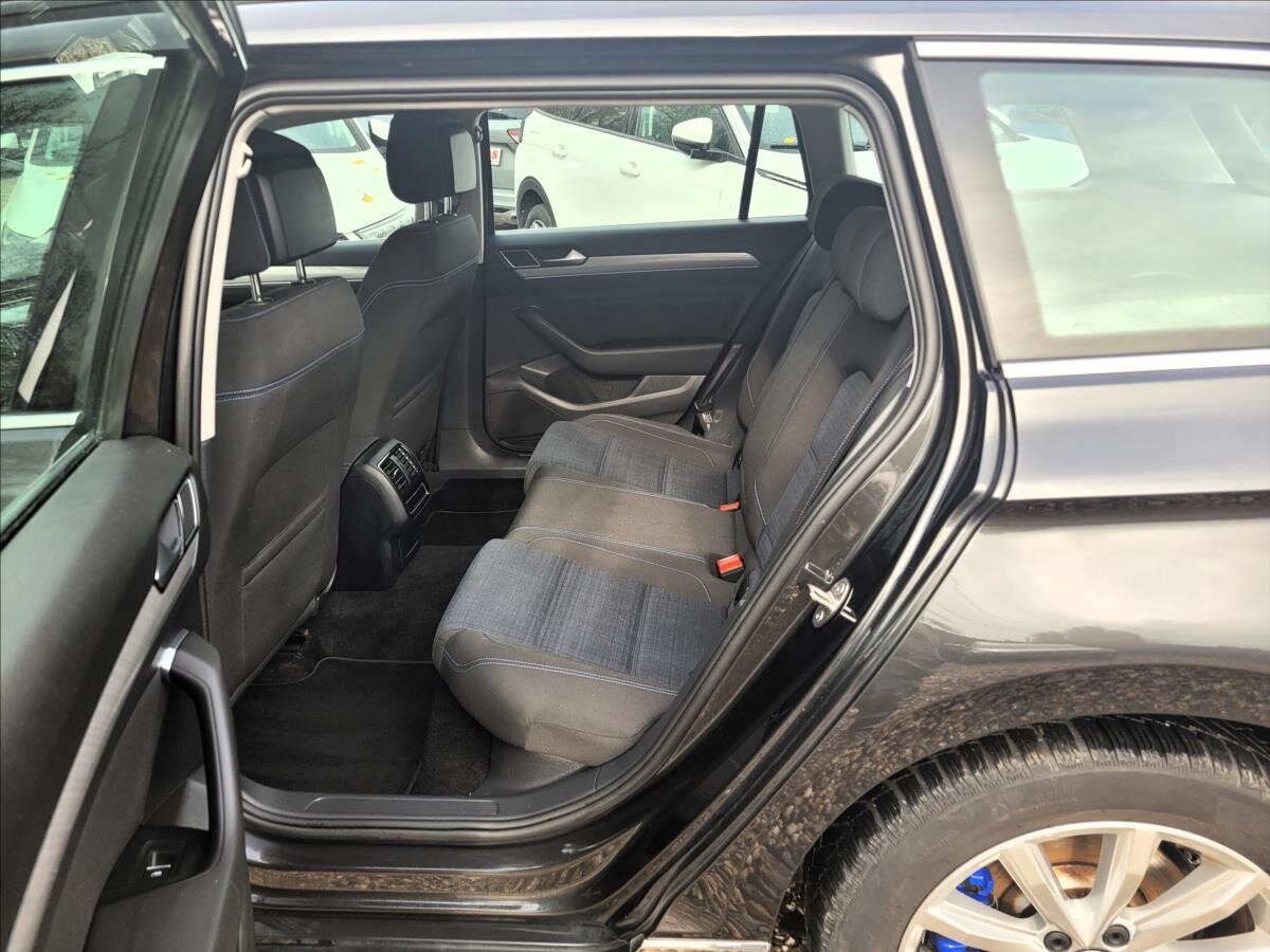 Volkswagen Passat Kombi 1,4 l 160 kw