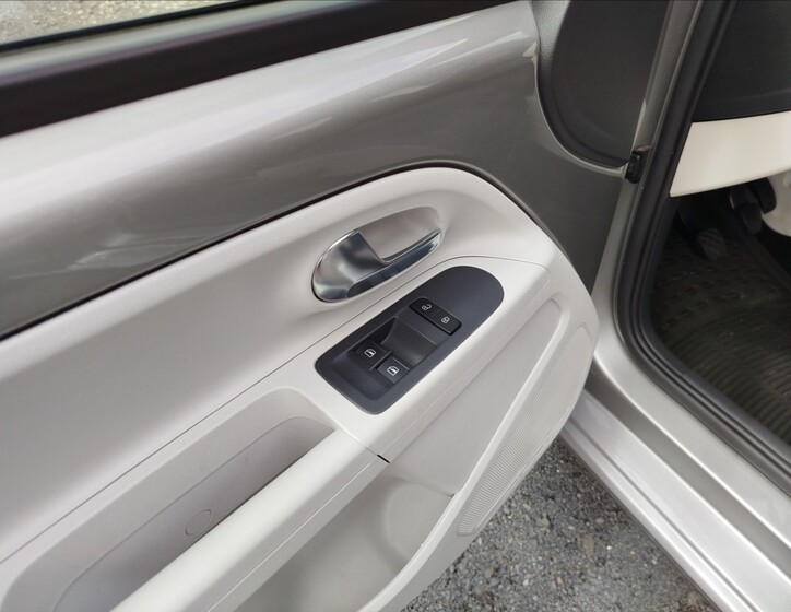 Volkswagen up! 12