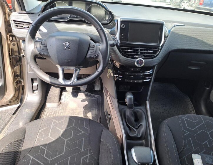 Peugeot 2008 MPV 1,2 l 81 kw