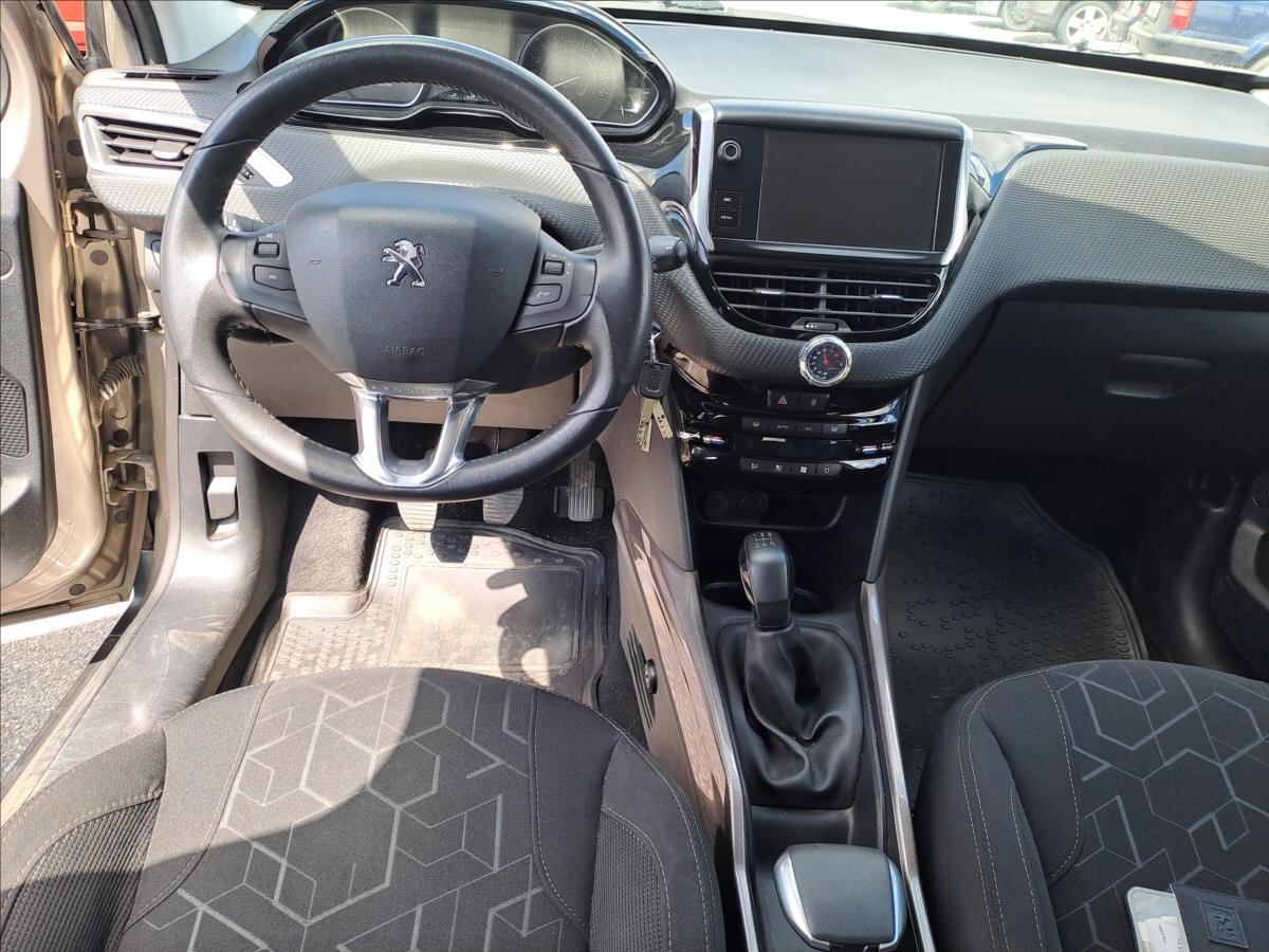 Peugeot 2008 MPV 1,2 l 81 kw