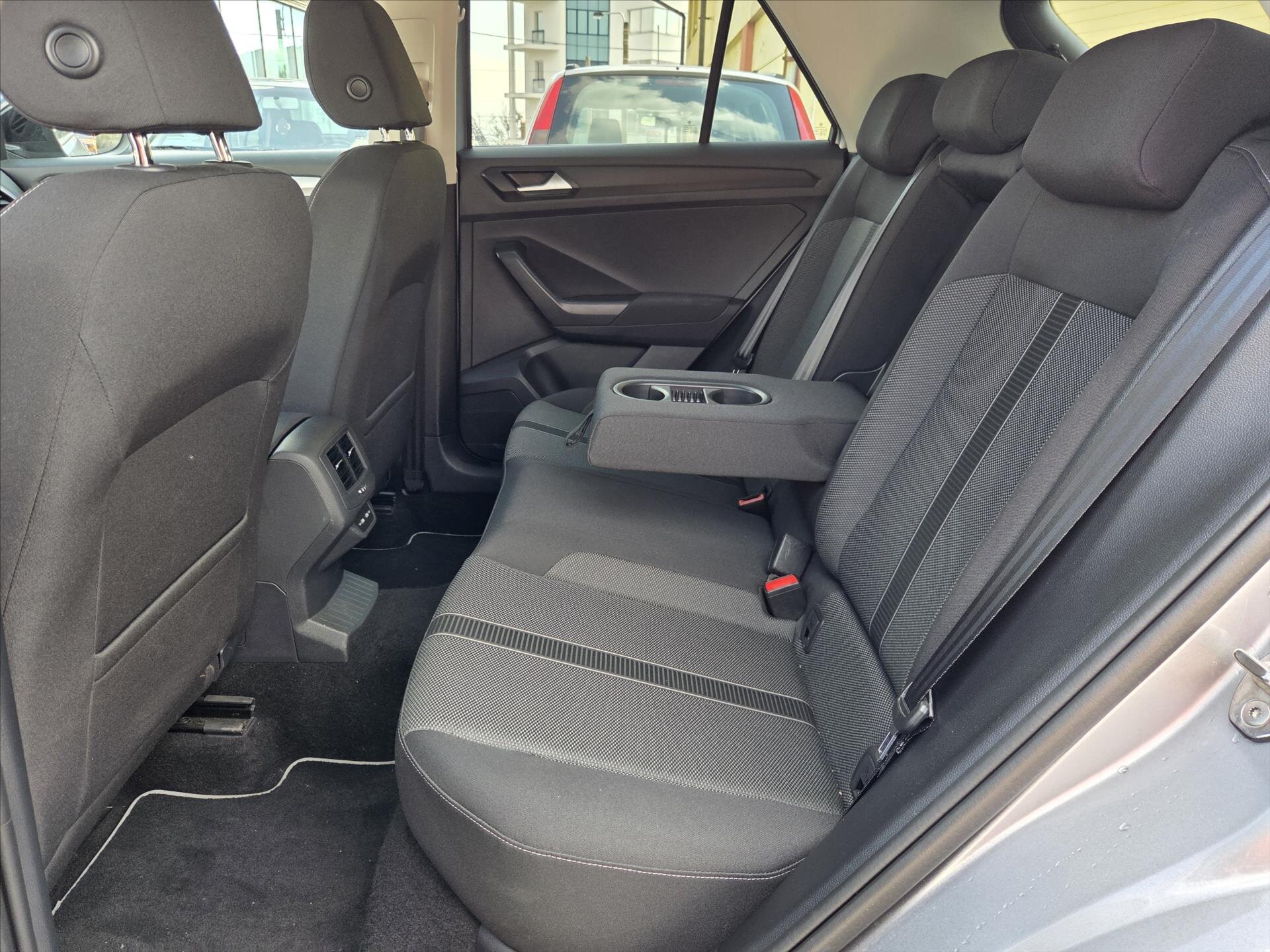 Volkswagen T-Roc SUV / Terénní 1,5 l 110 kw