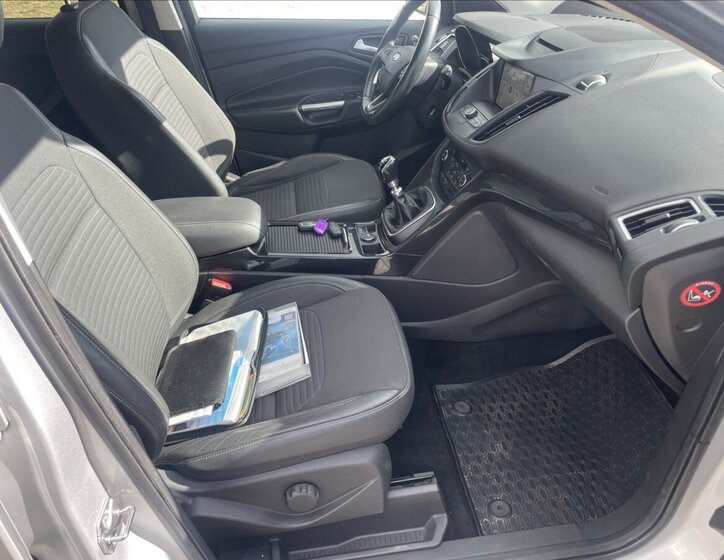 Ford Kuga SUV / Terénní 1,5 l 110 kw