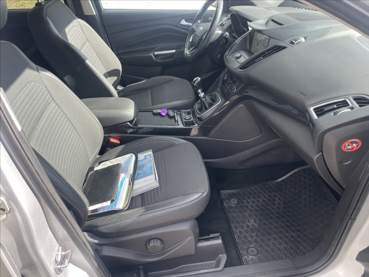 Ford Kuga SUV / Terénní 1,5 l 110 kw