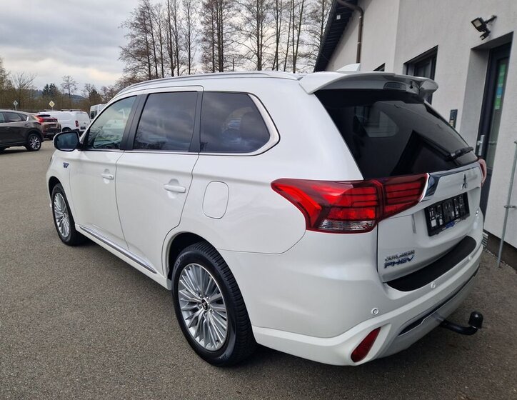 Mitsubishi Outlander SUV / Terénní 2,4 l 165 kw