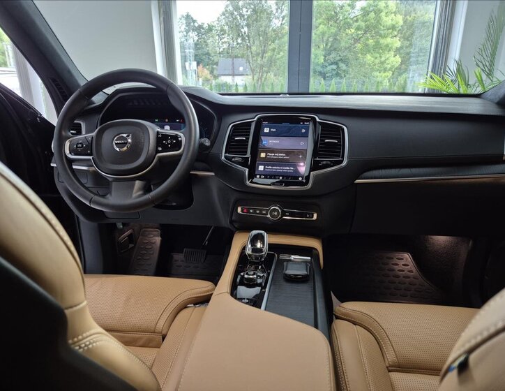 Volvo XC90 SUV / Terénní 2,0 l 180 kw