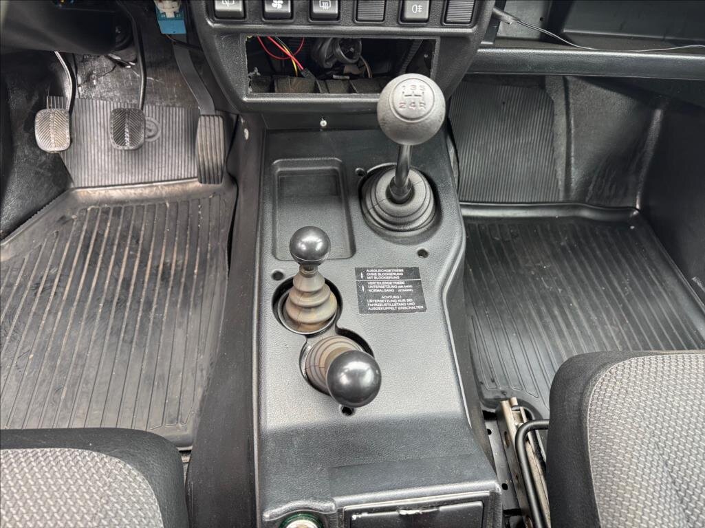 Lada Niva SUV / Terénní 1,7 l 61 kw