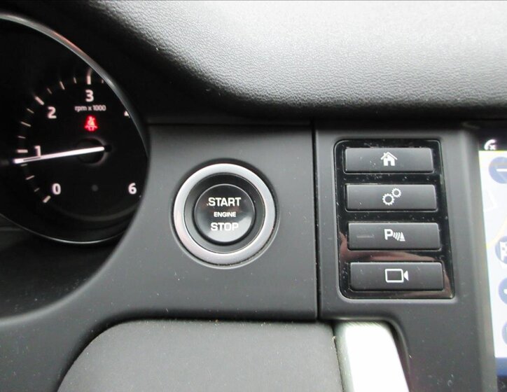 Land Rover Discovery Sport SUV 2,0 l 132 kw