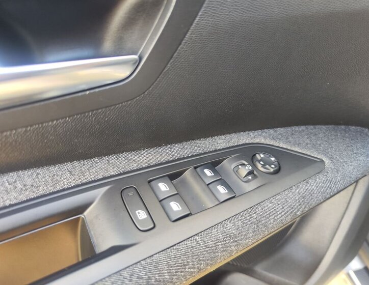 Peugeot 5008 SUV / Terénní 1,2 l 96 kw