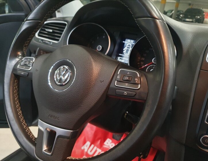 Volkswagen Golf 16