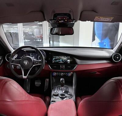 Alfa Romeo Giulia 17