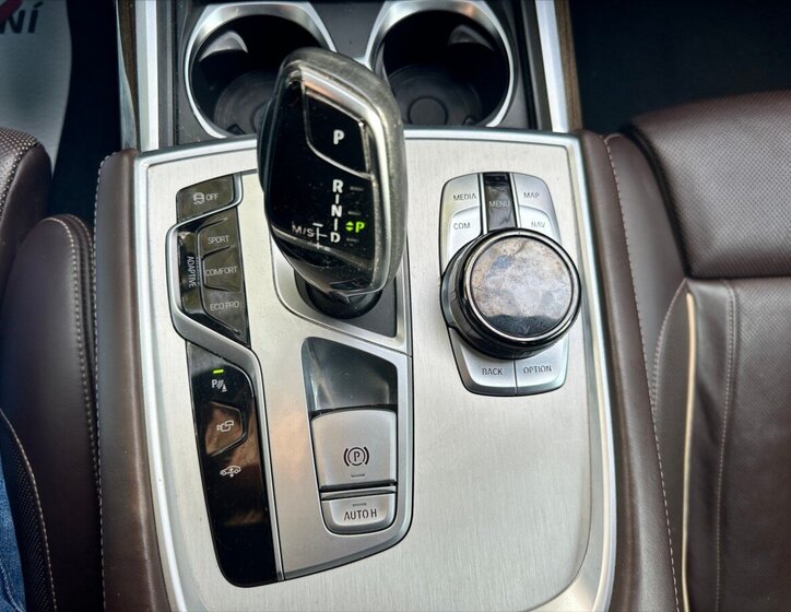 BMW Řada 7 38
