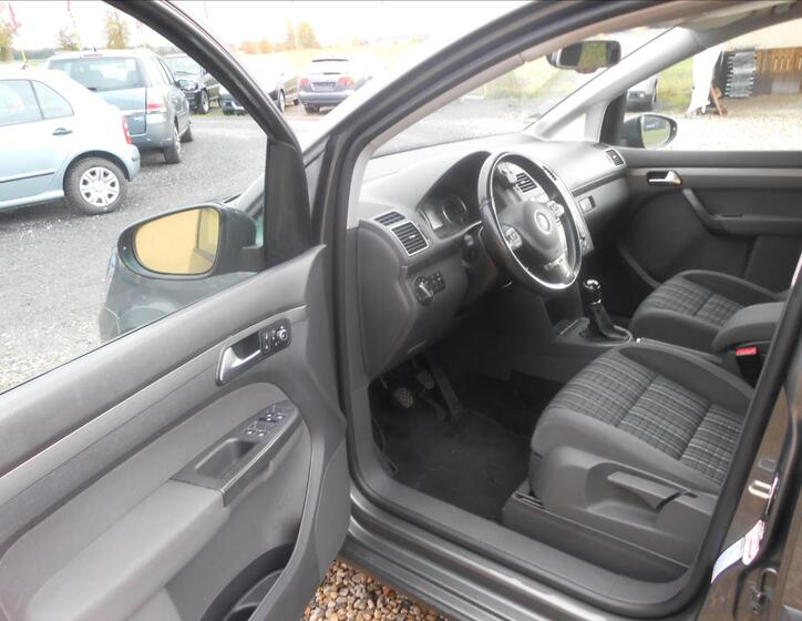 Volkswagen Touran 11