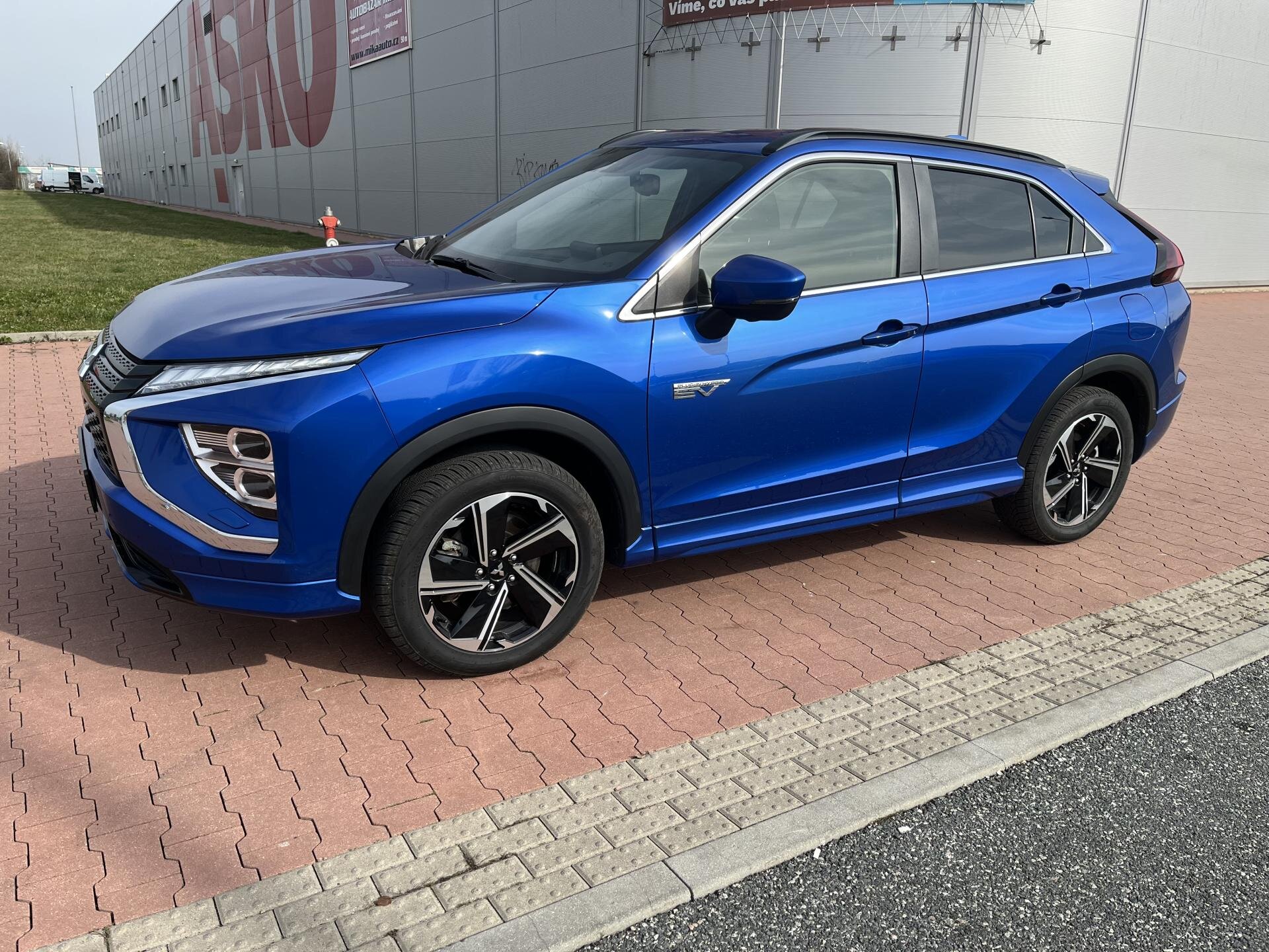 Mitsubishi Eclipse Cross SUV / Terénní 2,4 l 72 kw