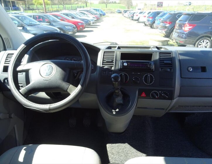 Volkswagen Caravelle MPV 2,5 l 96 kw