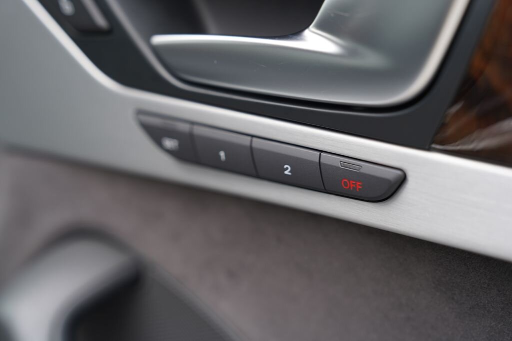 Audi A8 Sedan / Limuzína 3,0 l 213 kw