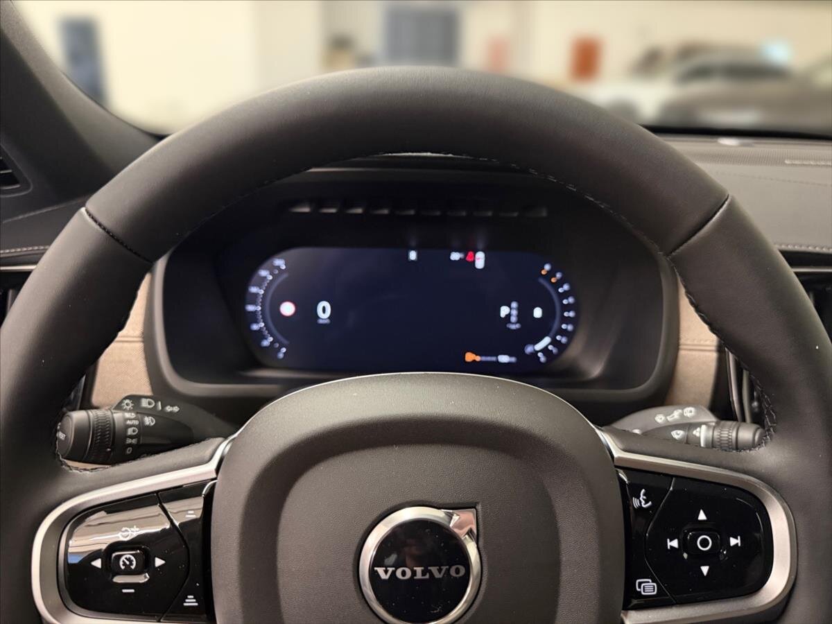 Volvo XC90 SUV / Terénní 2,0 l 184 kw