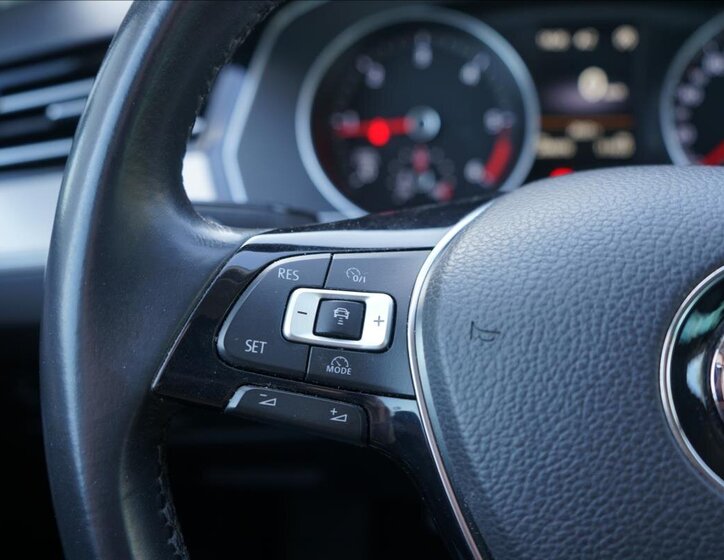 Volkswagen Passat Sedan / Limuzína 2,0 l 176 kw