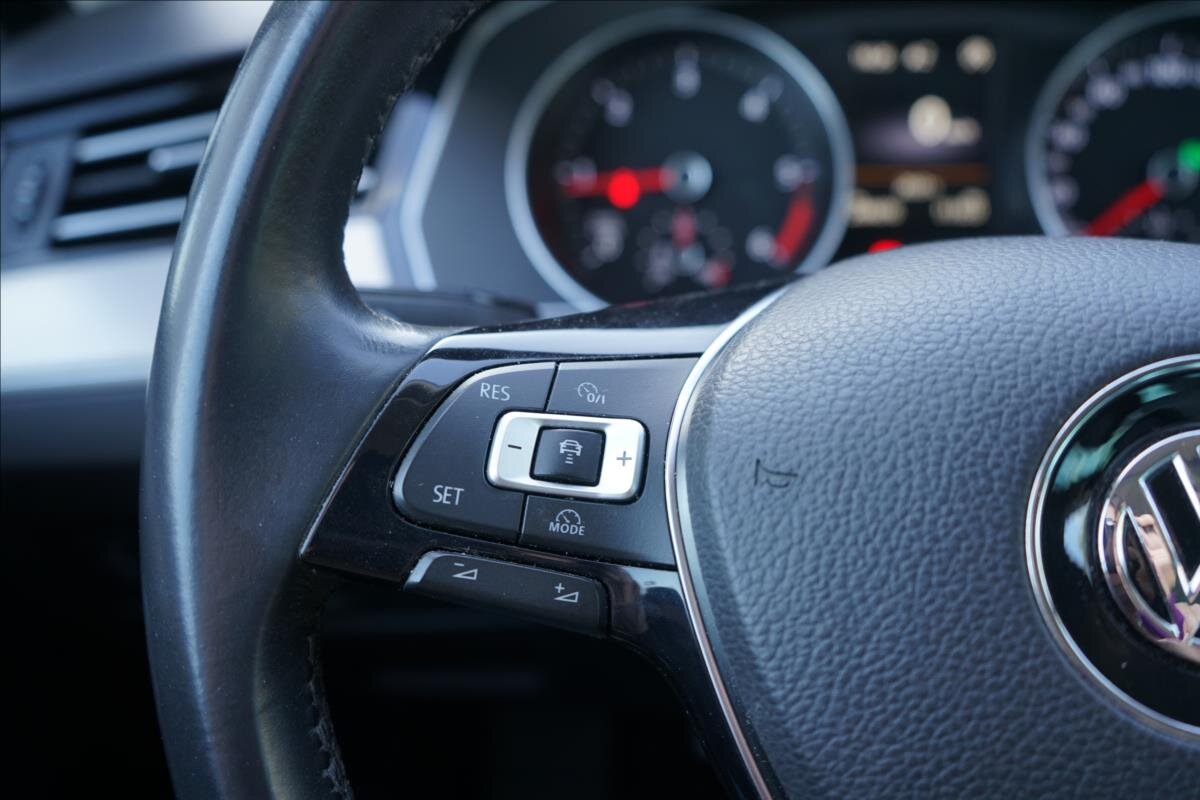 Volkswagen Passat Sedan / Limuzína 2,0 l 176 kw
