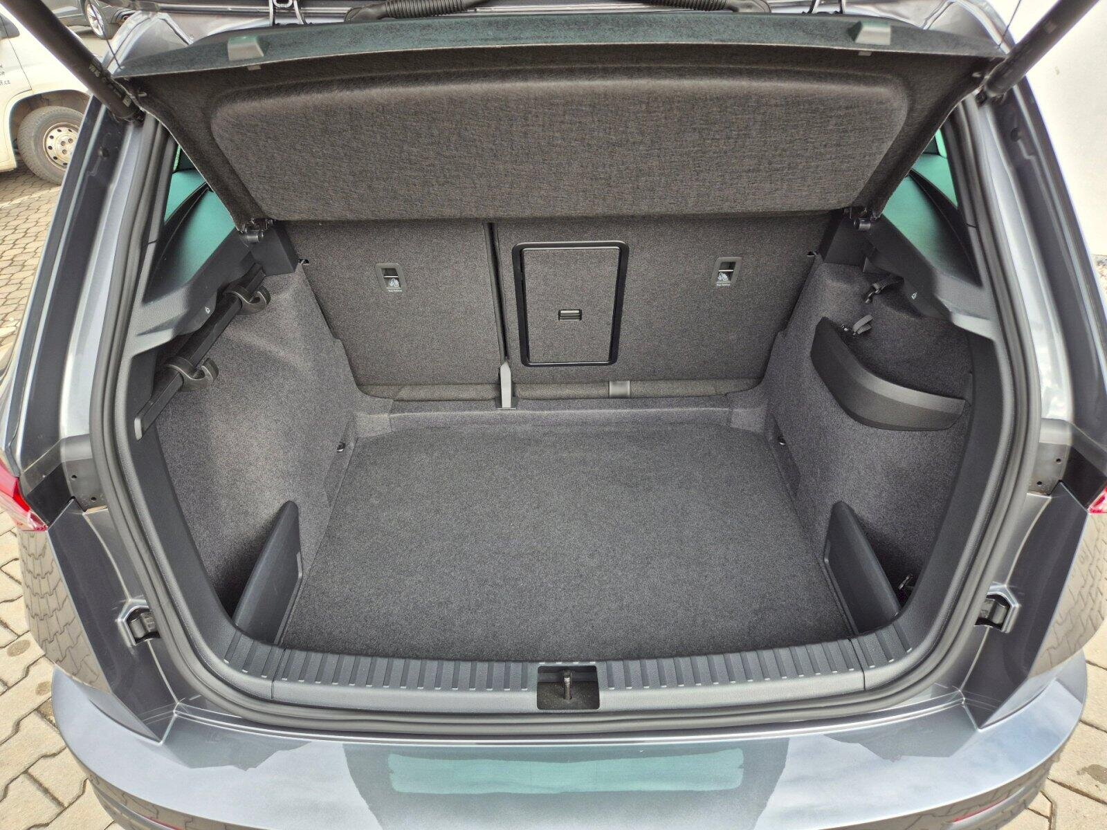 Škoda Karoq SUV / Terénní 1,5 l 110 kw