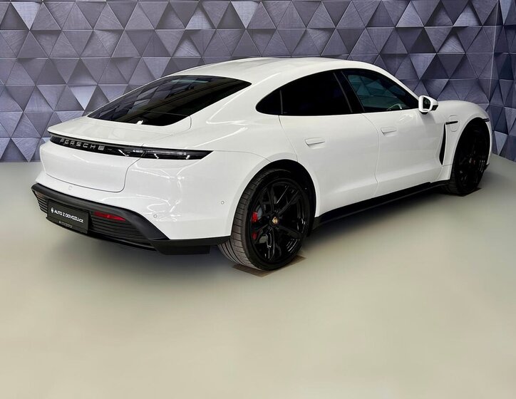 Porsche Taycan Sedan / Limuzína 0,0 320 kw