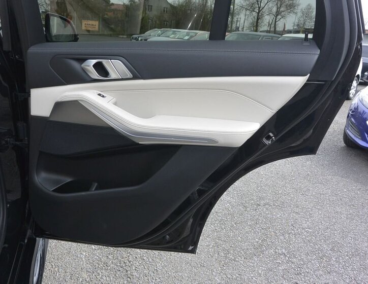 BMW X5 SUV / Terénní 3,0 l 250 kw