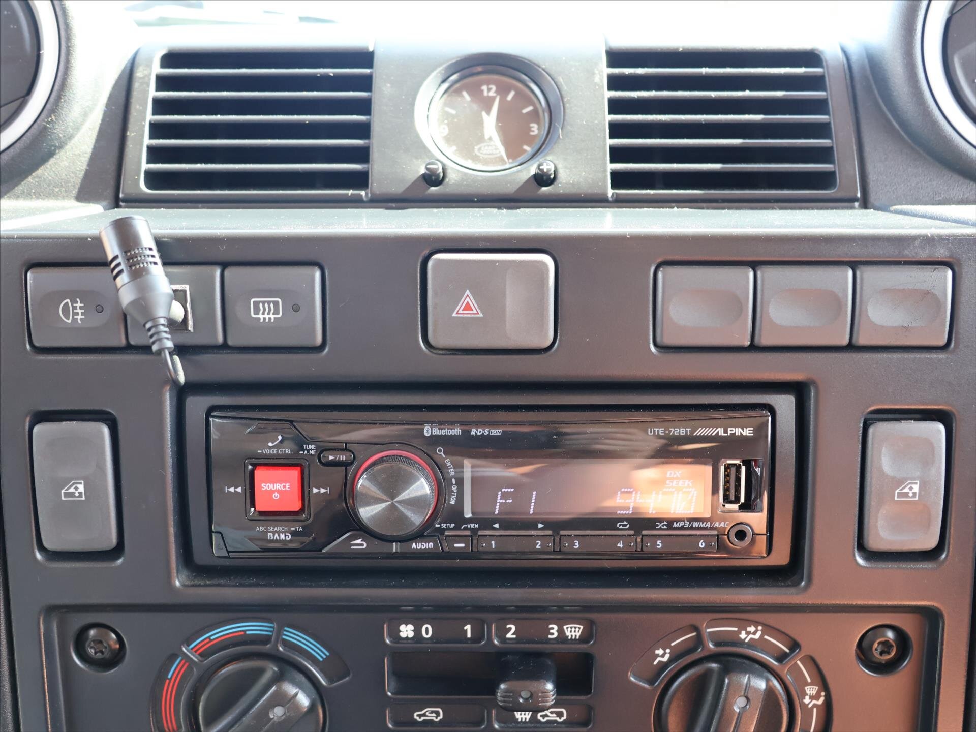 Land Rover Defender SUV / Terénní 2,4 l 90 kw