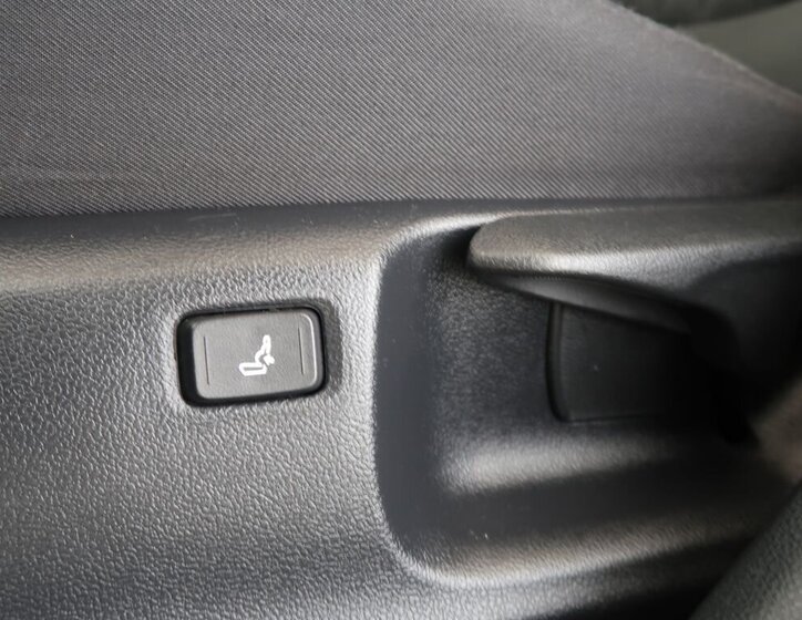 Toyota Corolla Sedan / Limuzína 1,5 l 92 kw