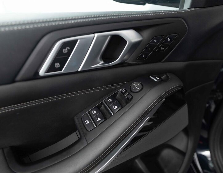 BMW X5 SUV 4,4 l 390 kw