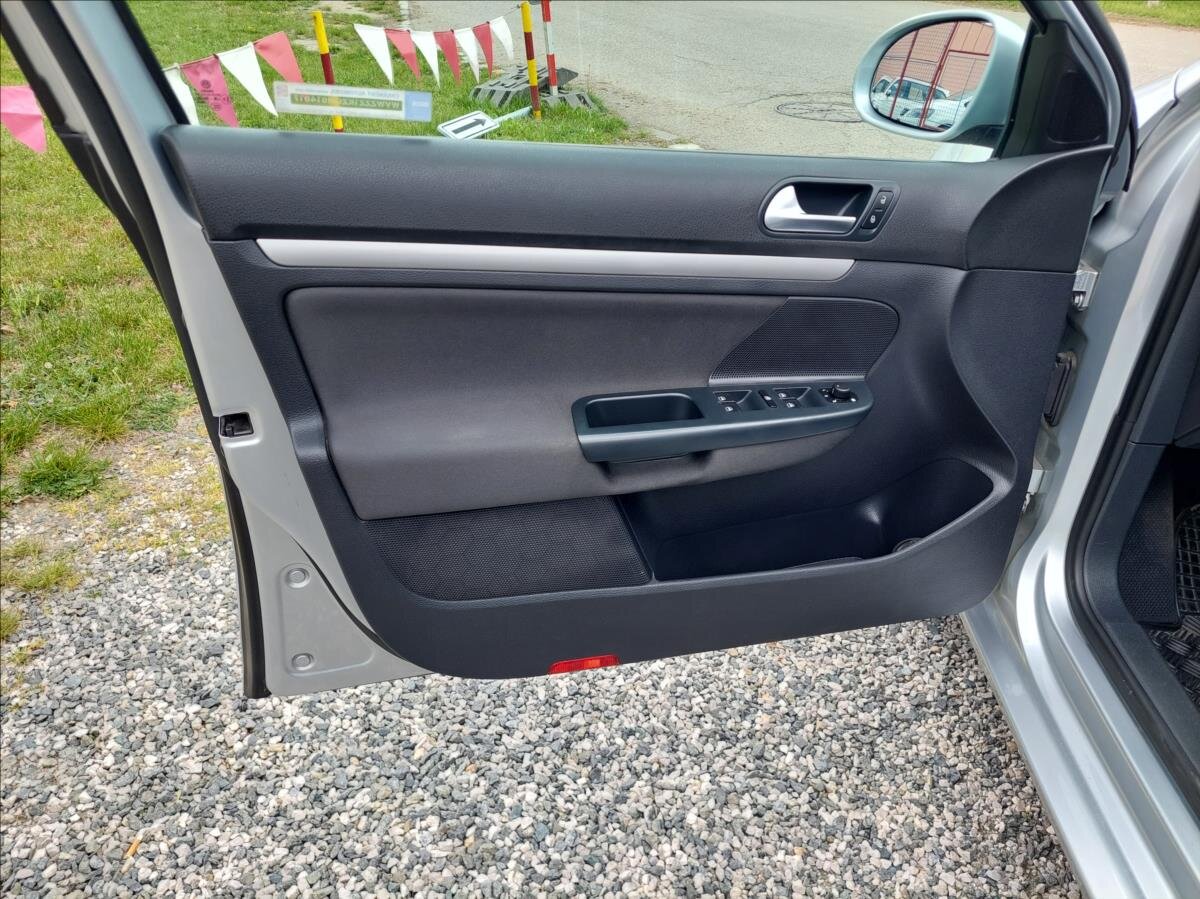 Volkswagen Golf Kombi 1,6 l 77 kw