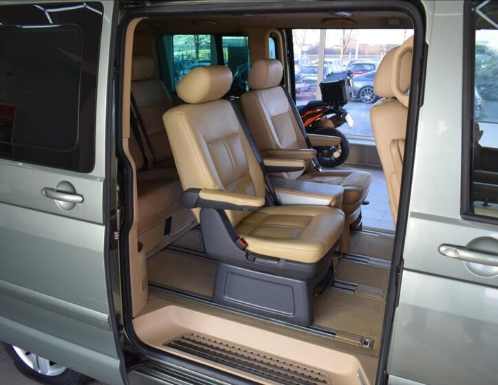 Volkswagen Multivan VAN-Minibus 2,5 l 128 kw