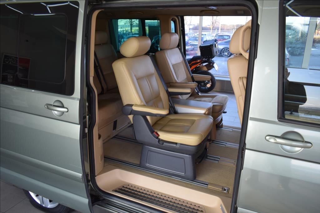 Volkswagen Multivan VAN-Minibus 2,5 l 128 kw