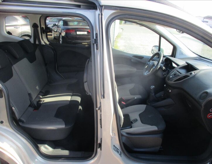 Ford Tourneo Courier 10