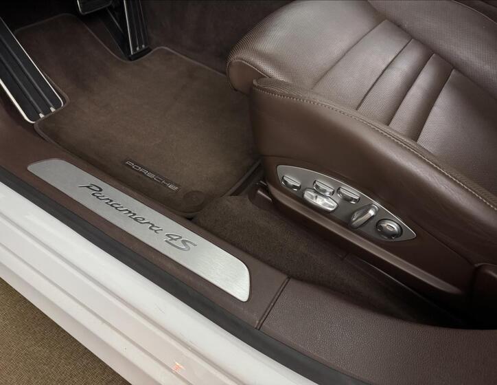 Porsche Panamera 37