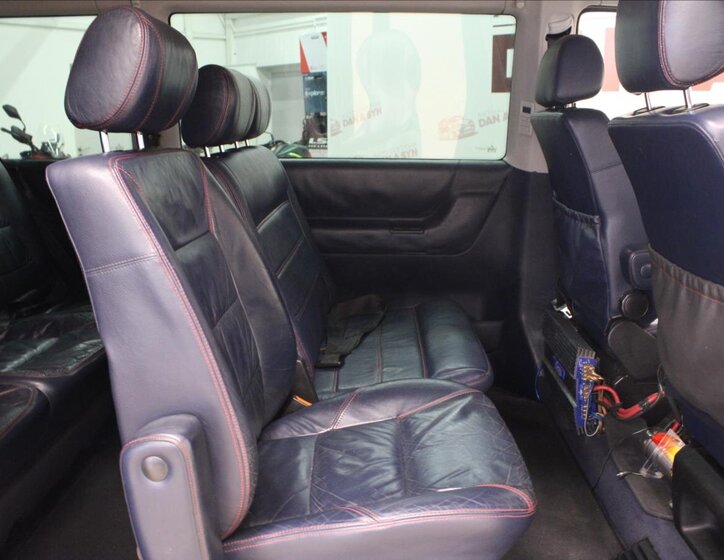 Volkswagen Caravelle Kombi 2,5 l 111 kw