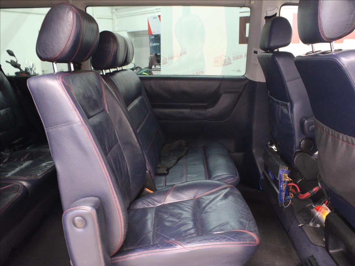 Volkswagen Caravelle Kombi 2,5 l 111 kw