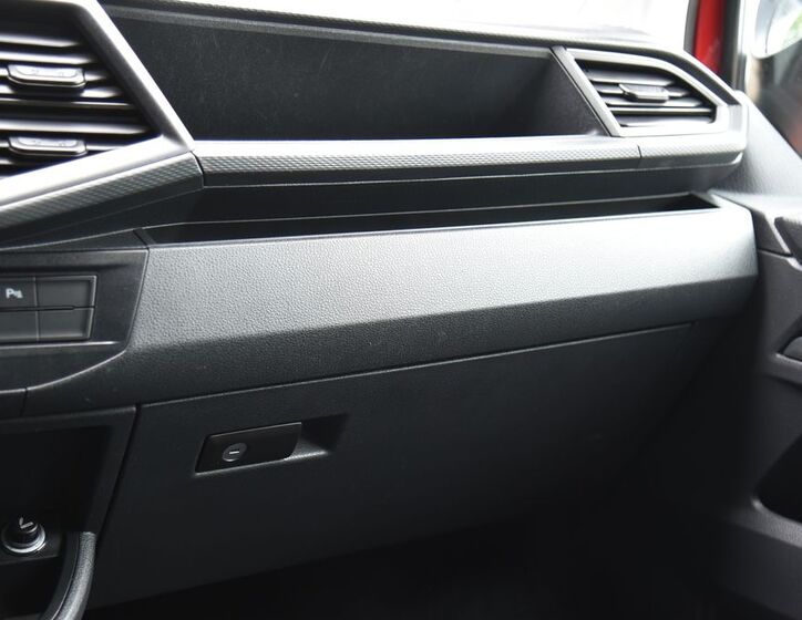 Volkswagen Multivan 38