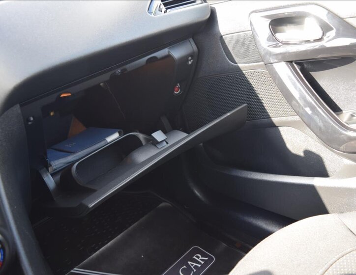 Peugeot 208 Hatchback 1,4 l 50 kw