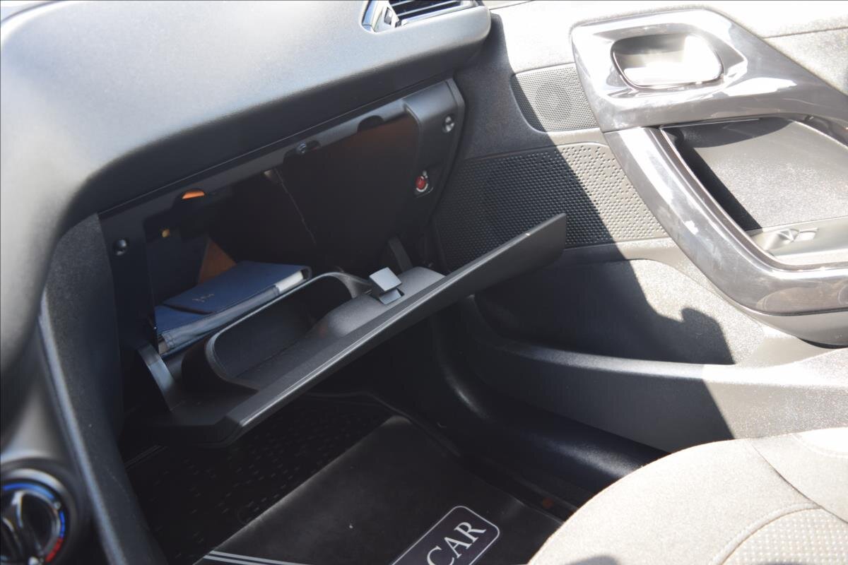 Peugeot 208 Hatchback 1,4 l 50 kw