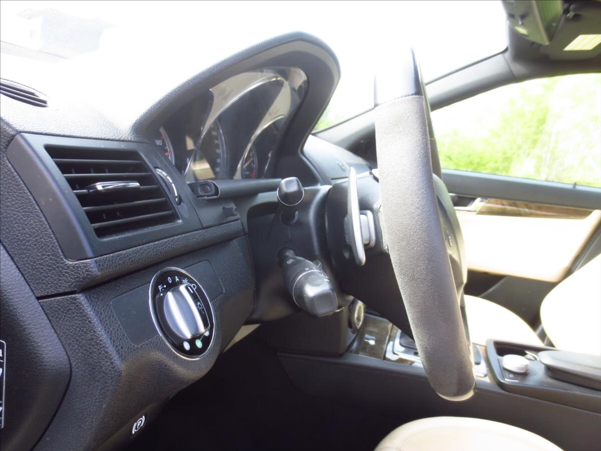 Mercedes-Benz Třídy C Kombi 6,2 l 336 kw