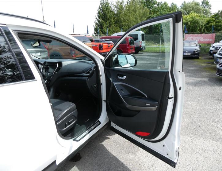 Hyundai Grand Santa Fe 28