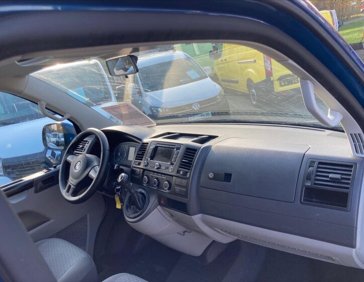 Volkswagen Caravelle 27