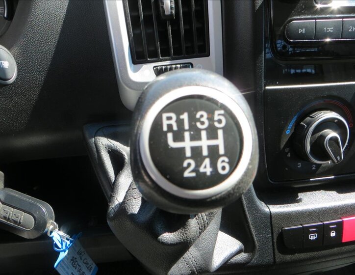 Peugeot Boxer Valník 2,2 l 121 kw