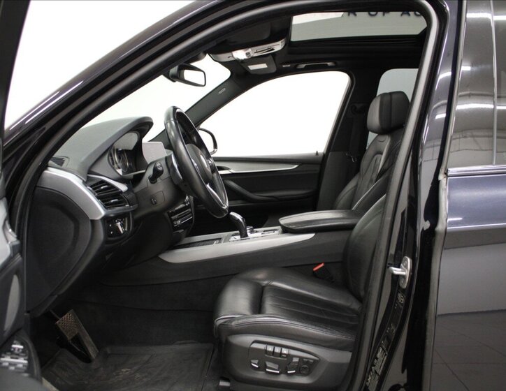 BMW X5 SUV / Terénní 3,0 l 280 kw