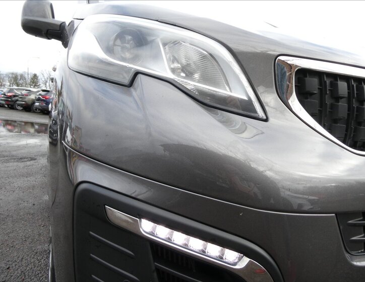 Peugeot Traveller MPV 2,0 l 130 kw