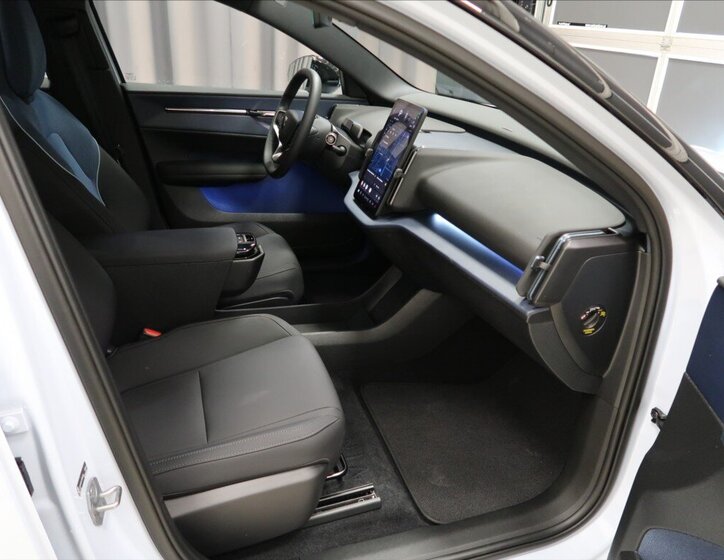 Volvo EX30 SUV / Terénní 0,0 200 kw