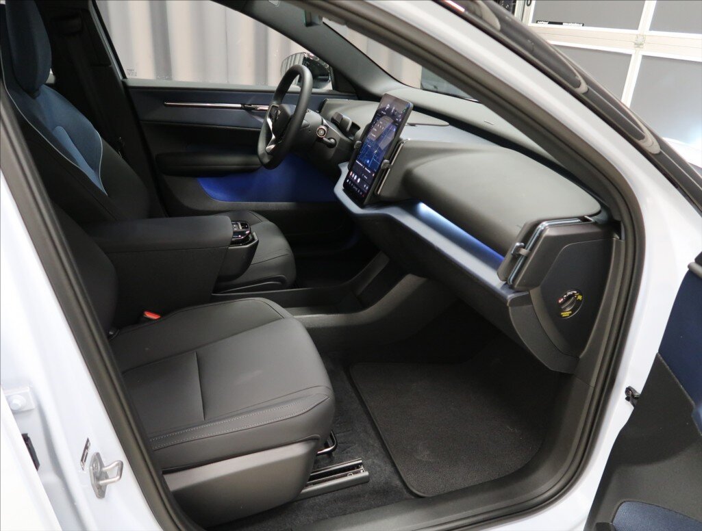 Volvo EX30 SUV / Terénní 0,0 200 kw