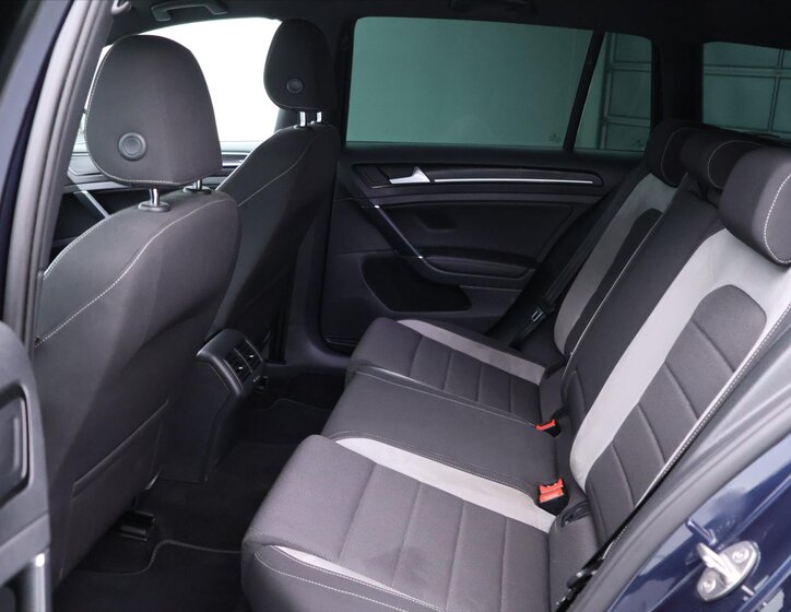 Volkswagen Golf Kombi 2,0 l 221 kw